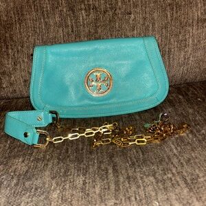 Authentic Tory Burch turquoise cross body very beautiful